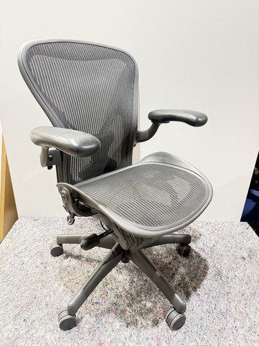 Herman miller aeron chair - aeron, size